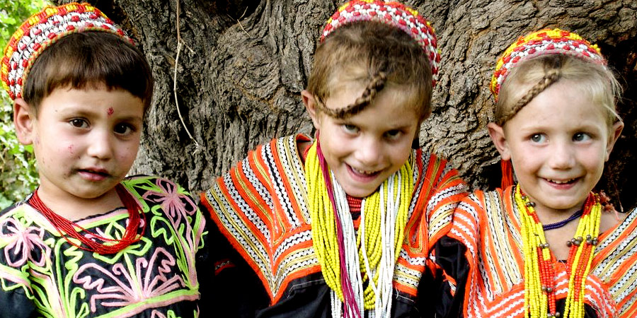 Kalash young girls 